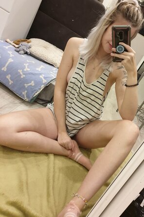 foto amadora Tank top is a respectable outfit right? ;) [F]