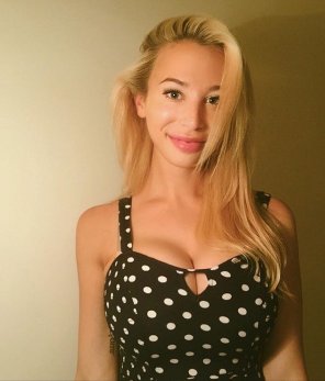 foto amateur Hair Polka dot Blond Clothing Pattern 