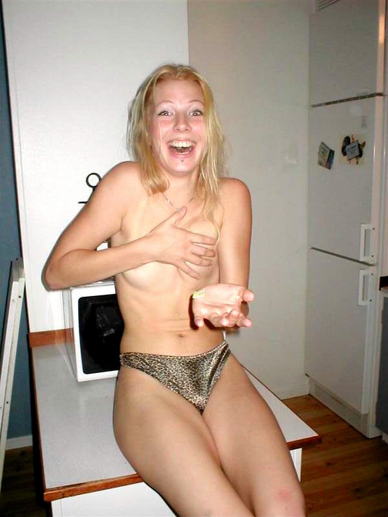 Candid Nude Girls Caught Naked Embarrassed. 