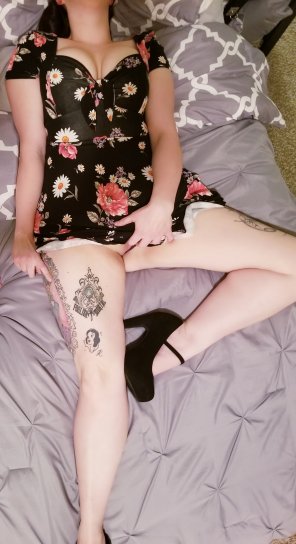 foto amadora Summer dresses are for showing off tattoos
