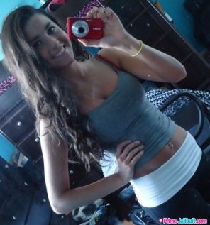 amateur-Foto Selfie in a tank top and yoga pants