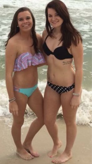 photo amateur Me and my friend at a beach in Florida.