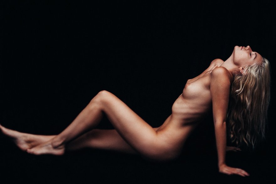 Farah Holt nude