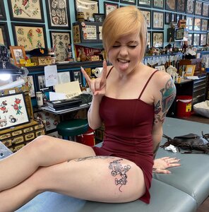 amateurfoto Kenzie Logan at Downtown Tattoo Las Vegas