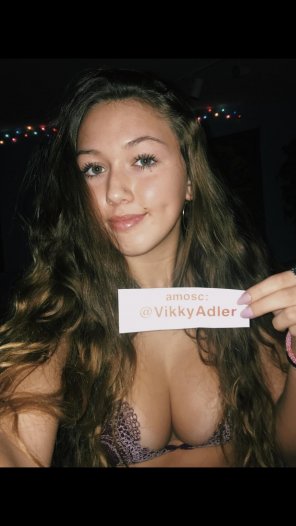 foto amatoriale Big Ass Teen wants to get naughty on snap: VikkyAdler