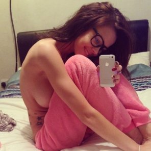 zdjęcie amatorskie Pink sweats selfie