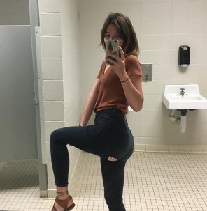 foto amadora Perfect Ass - Ripped Jeans