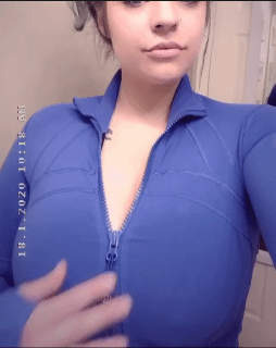 amateurfoto She Can't zip them up anymore