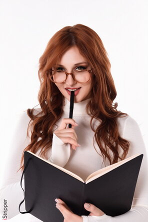 Lola Red 21yo – Executive Assistant