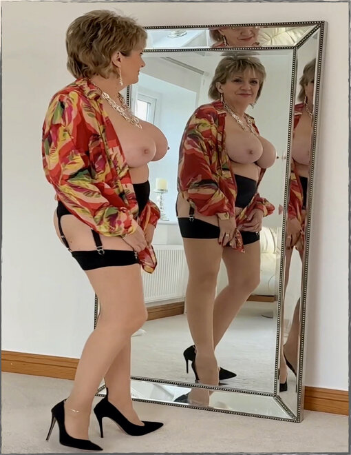 ‎Gill Ellis Young Sexually Attractive Mature.‎37