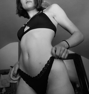 zdjęcie amatorskie Boredom from social distancing leads to fun photoshoots ðŸ˜œ [f20] see my profile for more!