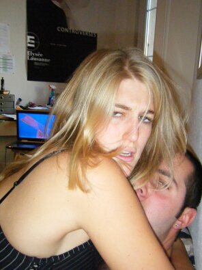 3662145-private-photos-1122-39_296x1000