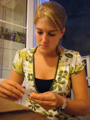 3662130-private-photos-1122-295_296x1000