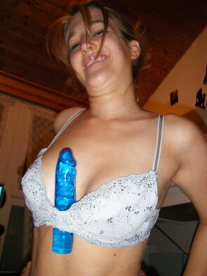 3662081-private-photos-1122-250_296x1000