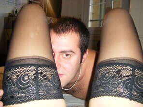 3661940-private-photos-1122-123_296x1000