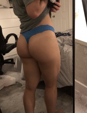 zdjęcie amatorskie Showing off the booty and quads [OC]