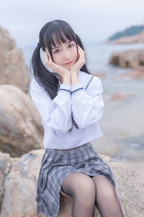 foto amatoriale KimemeOwO (木绵绵OwO) No. 10 - 海边JK (1)