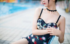 foto amadora KimemeOwO (木绵绵OwO) No. 8 - 草莓泳衣 (3)