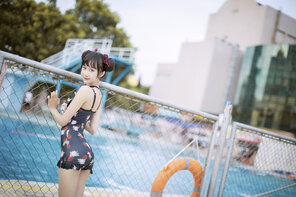 foto amadora KimemeOwO (木绵绵OwO) No. 8 - 草莓泳衣 (4)
