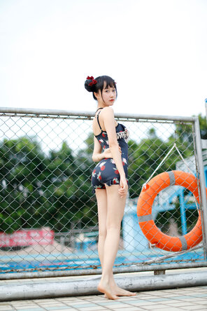 foto amateur KimemeOwO (木绵绵OwO) No. 8 - 草莓泳衣 (14)