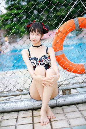 photo amateur KimemeOwO (木绵绵OwO) No. 8 - 草莓泳衣 (20)