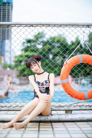 foto amatoriale KimemeOwO (木绵绵OwO) No. 8 - 草莓泳衣 (24)