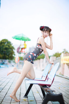 foto amadora KimemeOwO (木绵绵OwO) No. 8 - 草莓泳衣 (33)