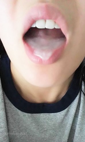 foto amadora Sorry can't talk. Mouth is full [F]