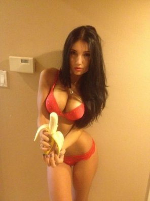 foto amatoriale Banana for scale
