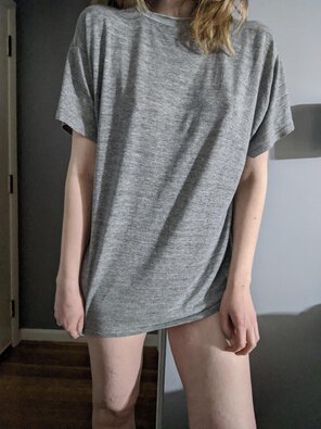 foto amatoriale I'd look so good in your shirt [f]