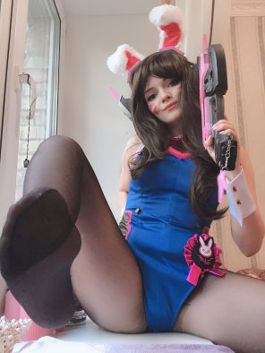 amateur pic [F] Will you play with this naughty bunbun? She wants to play with you! ~ D.Va by Evenink_cosplay