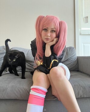 amateur photo she-really-thinks-she-can-just-do-whatever-she-wants-post-by-nsfw-twobrattycats-on-u_twobrattycats