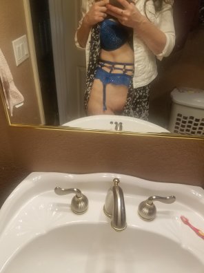 photo amateur Think anyone will notice? [f]