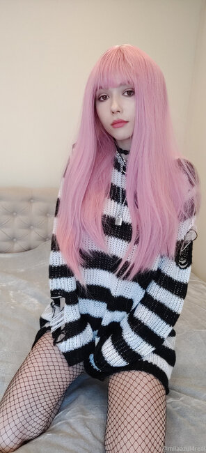 foto amadora Mila Azul - Onlyfans Pink Wig