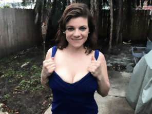 zdjęcie amatorskie Flashing big tits outside 