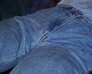 foto amadora Mature-porn actress-Milf-Gabrielle-Hannah-in-tight-jeans-using-a-dildo- (9)