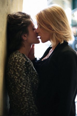 zdjęcie amatorskie Lesbian Kiss