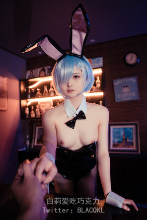 foto amadora BLACQKL - Rem Bunny (28)