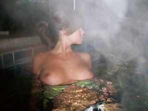 zdjęcie amatorskie In the hot tub