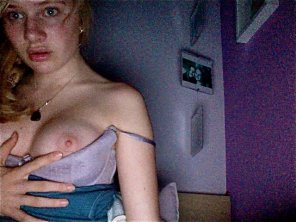 foto amadora PictureShowing a tit