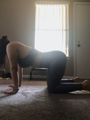 amateur photo I don't think I'm doing table top pose right, can you help me? ðŸ¥º