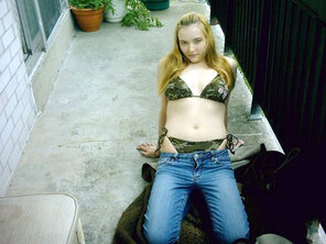 amateur pic nikki camo string bikini under jeans_078