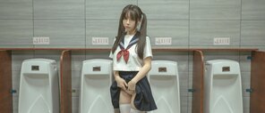 foto amatoriale YourDrg88 (六味帝皇酱) - 厕所JK (2)