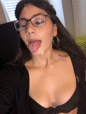 amateurfoto Is this an appropriate face reveal? I loooove having my face covered in cum ;)
