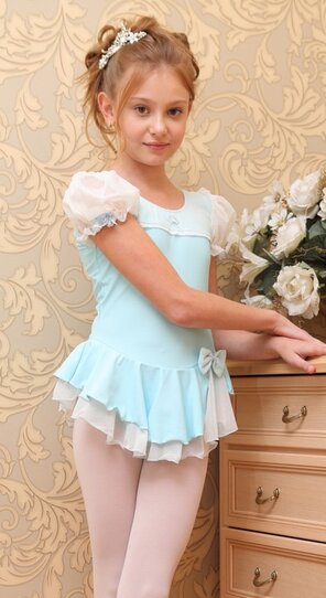 photo amateur childrens-ballet-leotard-437x800