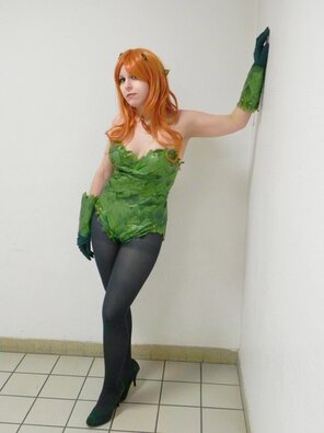 photo amateur poison_ivy_cosplay_by_fayry_cosplay-d64r8yb