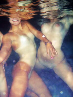 amateur photo Underwater lines.
