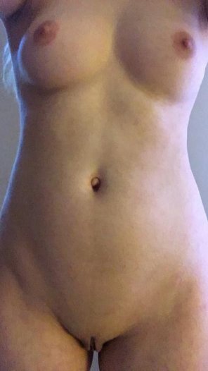zdjęcie amatorskie How do you [f]eel about pale girls with small tits?