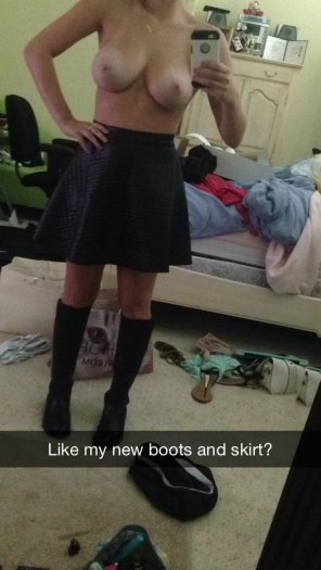 amateur pic New skirt and new boots