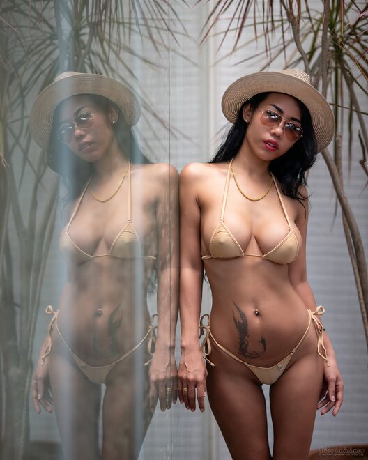 Gold 0100-topaz-sharpen-faceai nude